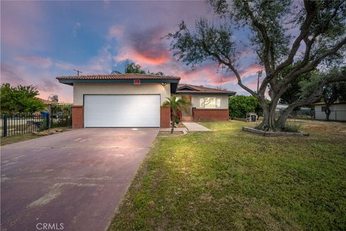 822 Dover Pl, Delano, CA, 93215-2830 | Card Image