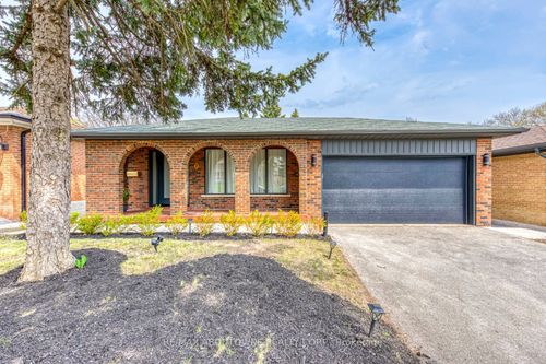 7 Ivy Bridge Dr, Etobicoke, ON, M9C3R2 | Card Image