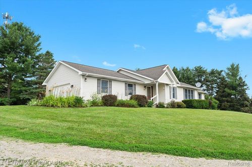 6893 Sanford Rd, Howell, MI, 48855-9206 | Card Image