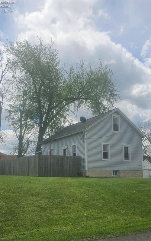606 Oakland Ave, Sandusky, OH, 44870-8012 | Card Image