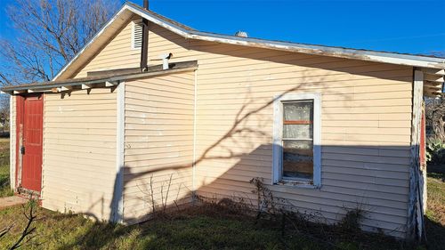 804 S Neches St, Coleman, TX, 76834-4806 | Card Image