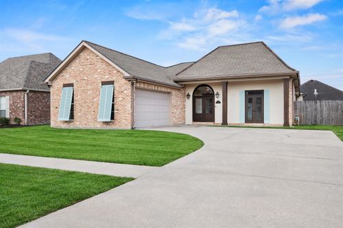111 Kettle Ln, Houma, LA, 70360-8338 | Card Image