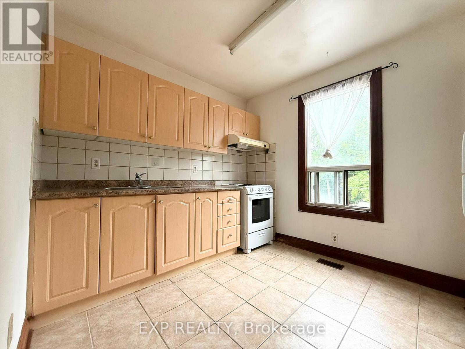 Residential Lease in Toronto (South Riverdale)