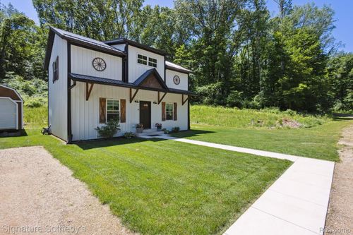 15165 Main St, Buchanan, MI, 49107-1333 | Card Image