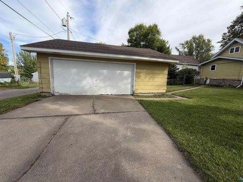328 Sw 9th St, Chisholm, MN, 55719 | Card Image