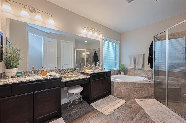 Master Bathroom | Image 27