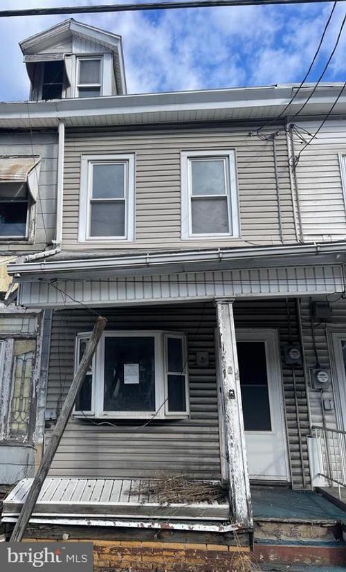 322 W Main St, GIRARDVILLE, PA, 17935-1708 | Card Image