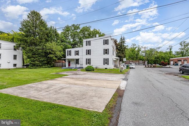 104 Miller Ln, Home with 3 bedrooms, 2 bathrooms and null parking in HARRISBURG PA | Image 4