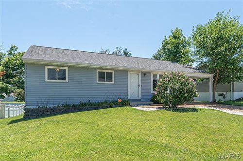 11100 Patsy Dr, Saint Louis, MO, 63123-7027 | Card Image