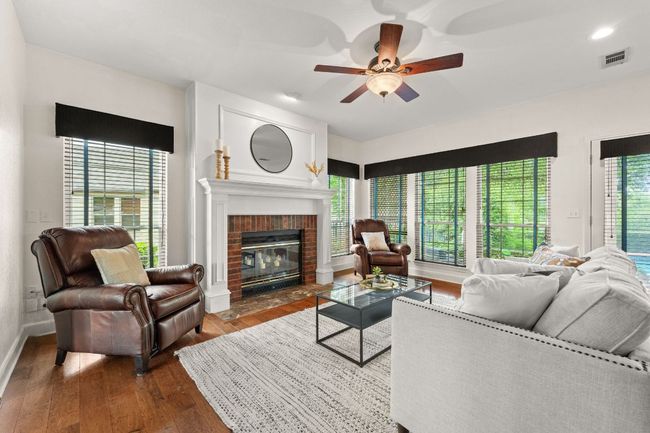 558 Peterson Ln, House other with 4 bedrooms, 3 bathrooms and 5 parking in Lakeway TX | Image 4
