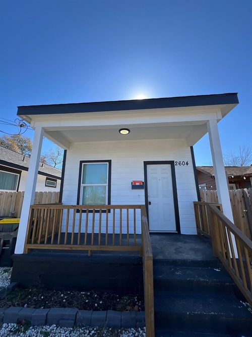2604 Mills St, Houston, TX, 77026-7422 | Card Image