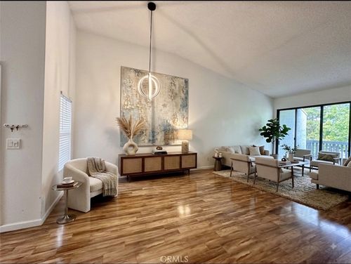 2542 W Macarthur Blvd, Santa Ana, CA, 92704-7129 | Card Image