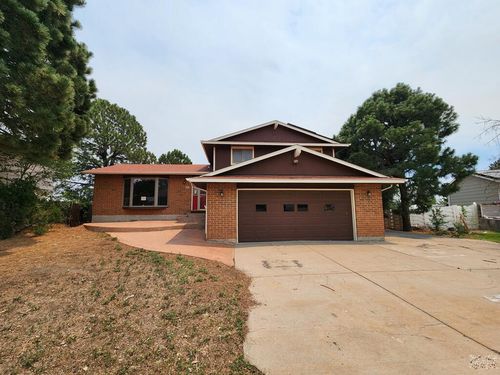 19 Hampton Ct, Pueblo, CO, 81001-1721 | Card Image