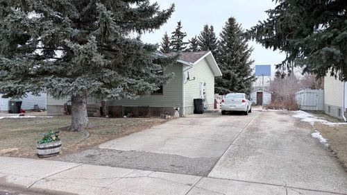 105 4 St W, Foremost, AB, T0K0X0 | Card Image