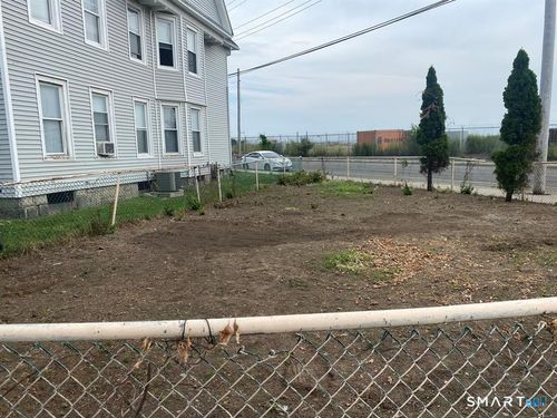 520 Seaview Ave, Bridgeport, CT, 06607-2435 | Card Image