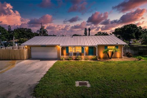 895 E Baffin Dr, Venice, FL, 34293-3705 | Card Image