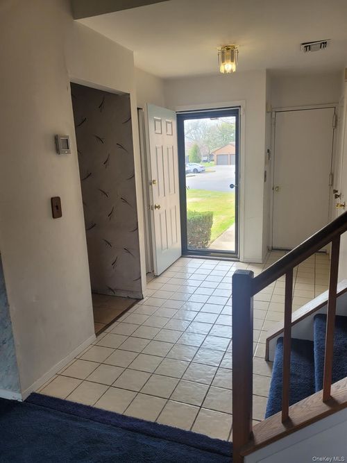 174 Melanie Way, Commack, NY, 11725-4649 | Card Image