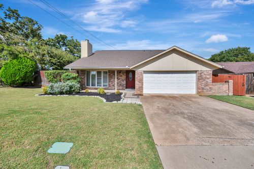 2101 Holt Rd, Arlington, TX, 76006-4813 | Card Image