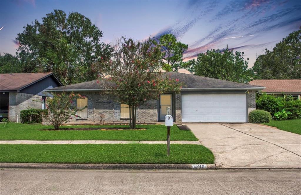 Silver Leaf Dr, League City, TX 77573