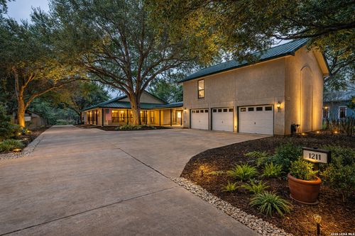 1211 Alamo St, Castroville, TX, 78009-4583 | Card Image