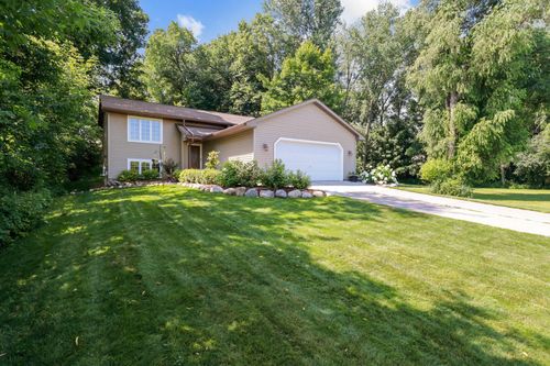 7723 N Shore Cir N, Forest Lake, MN, 55025-8719 | Card Image