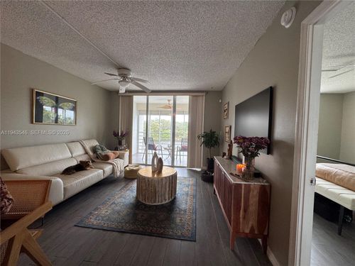 apt-405-9450 Poinciana Pl, Davie, FL, 33324-4876 | Card Image