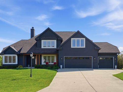 W126N6432 Willow Ct, Menomonee Falls, WI, 53051-8300 | Card Image