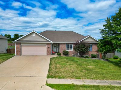 Welcome home to 1911 Thoreau Ct in Columbia, Missouri! | Image 1