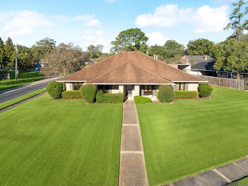 2147 Capri Dr, Baton Rouge, LA, 70815-1202 | Card Image