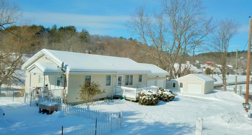 18 Central St, Sunapee, NH, 03782-2704 | Card Image