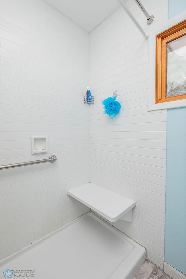 Shower with seat | Image 12