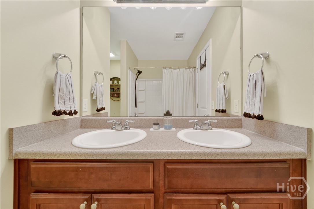 Residential in Richmond Hill 4