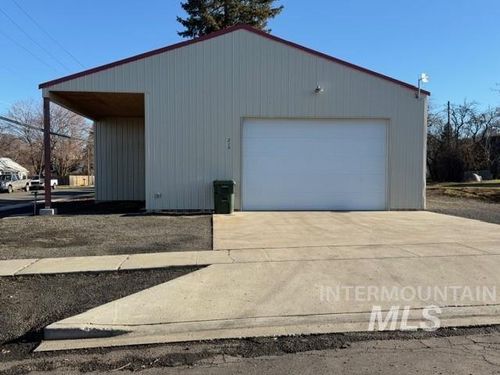 215 N Hall St, Grangeville, ID, 83530-1757 | Card Image