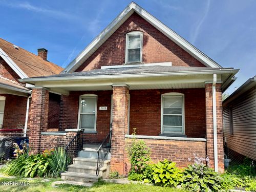 2013 Caledonia St, Toledo, OH, 43605-1211 | Card Image