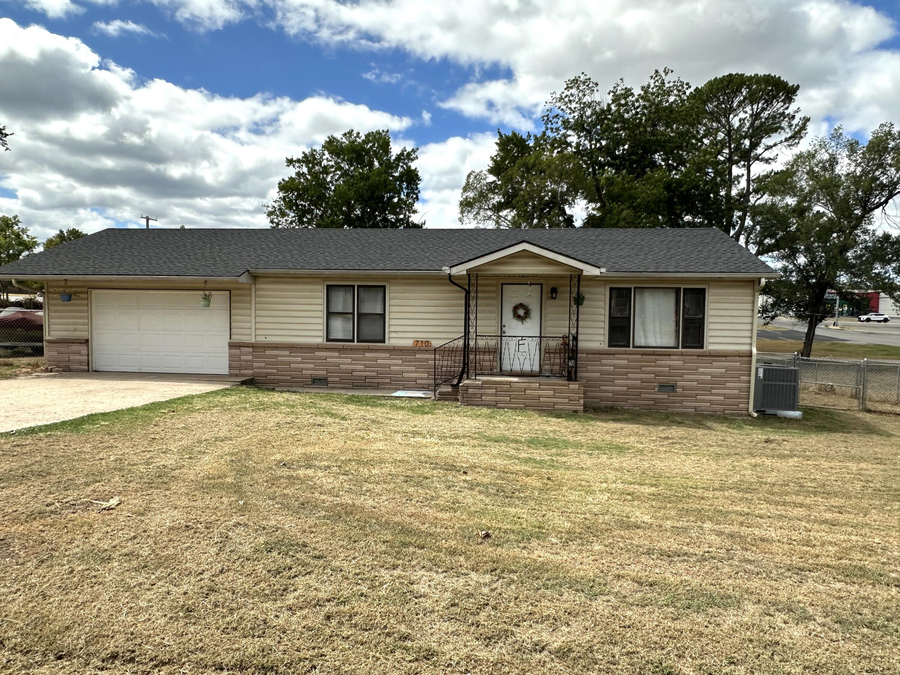 Hazel St, Grove, OK 74344