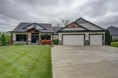 4 Black Hawk Dr, Lake Winnebago, MO, 64034-7817 | Card Image