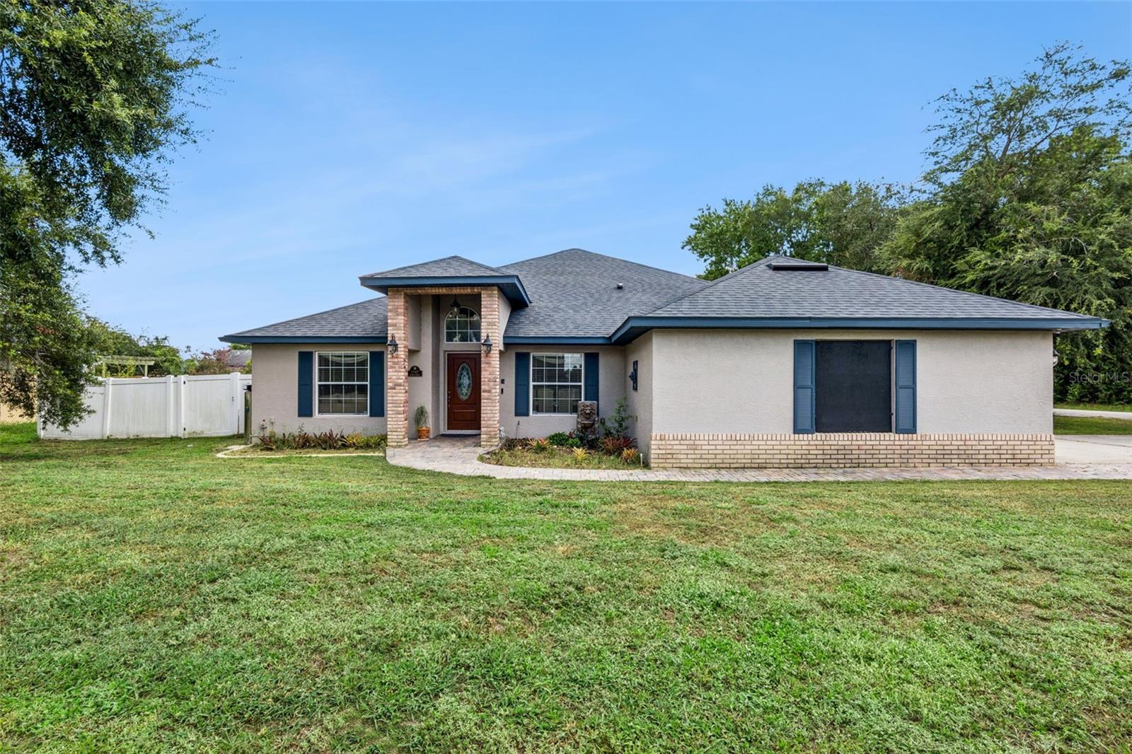 Residential in DELTONA