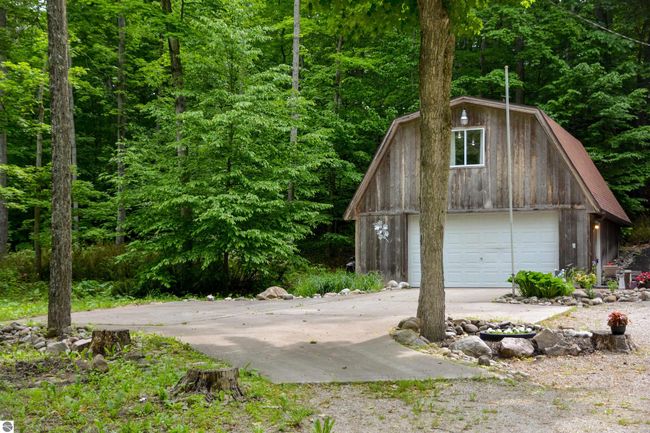2481 S Schomberg Rd, House other with 3 bedrooms, 2 bathrooms and null parking in Lake Leelanau MI | Image 5