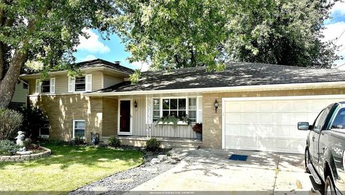 118 W Greenfield Drive, LITTLE CHUTE, WI, 54140 | Card Image