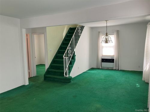 40 Irwin St, New Hyde Park, NY, 11040-2414 | Card Image