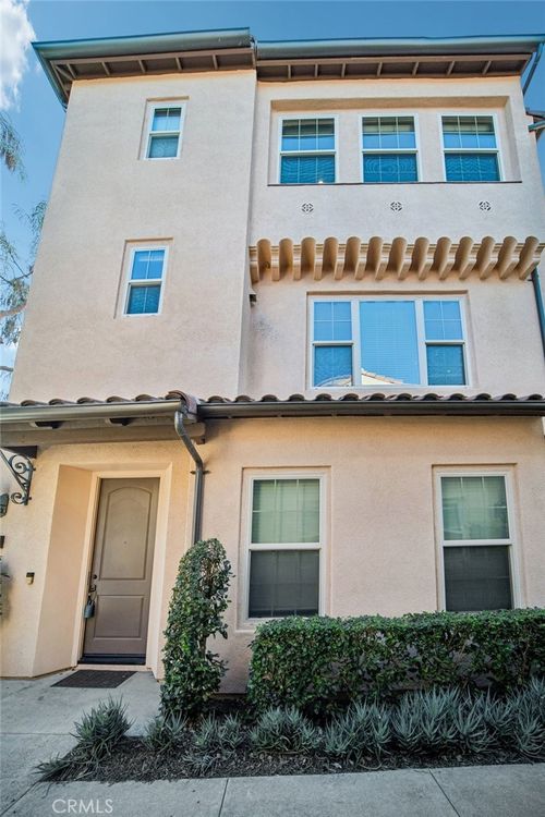 107 Kestrel, Irvine, CA, 92618-1061 | Card Image