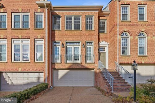 8026 Kidwell Hill Ct, VIENNA, VA, 22182-3972 | Card Image