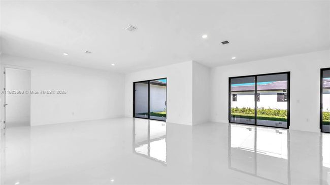 15455 Sw 232 Nd St, House other with 5 bedrooms, 4 bathrooms and null parking in Miami FL | Image 19