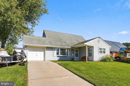 71 New Pond Ln, LEVITTOWN, PA, 19054-3811 | Card Image