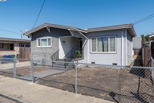 1045 72nd Ave, Oakland, CA, 94621-3240 | Card Image