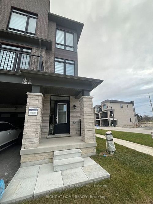 7 Griffith Street W, Aurora, ON, L4G7B6 | Card Image