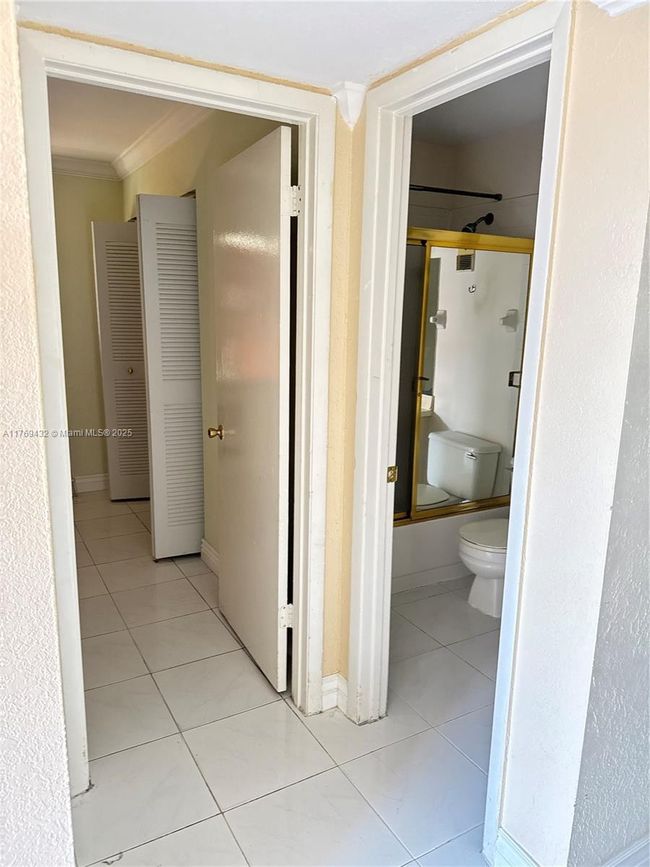 34 - 6565 W 26 Th Dr, Condo with 2 bedrooms, 2 bathrooms and null parking in Hialeah FL | Image 13