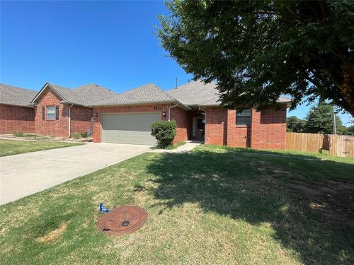 9621 Montclaire Dr, Midwest City, OK, 73130-5425 | Card Image