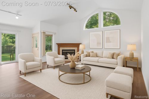 6770 John R Rd, Troy, MI, 48085-1015 | Card Image