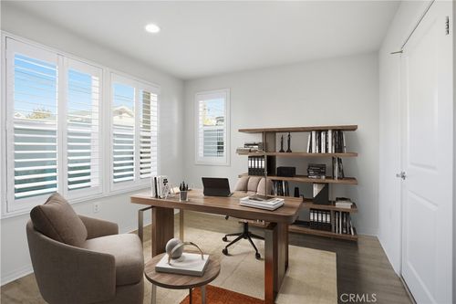 unit-105-811 N Dalton Ave, Azusa, CA, 91702-6518 | Card Image